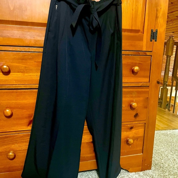 The Limited Black Wide Leg Capri Pants - Large - Picture 2 of 7